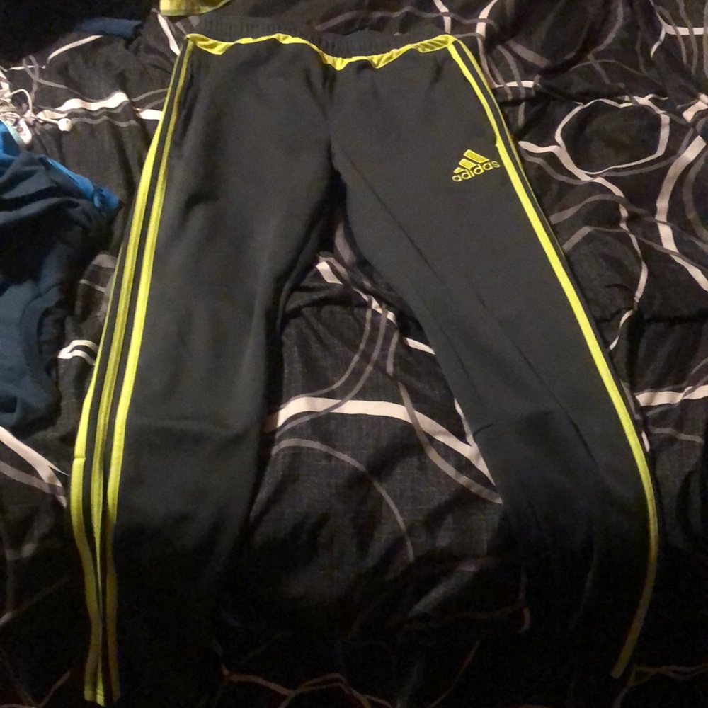 Size L for 13-14 year olds adidas official it’s gray and has light green stripes